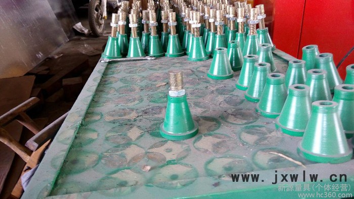 泊頭鼎潤(rùn)量具專業(yè)生產(chǎn)墊鐵 千斤頂 雕刻機(jī)專用機(jī)場(chǎng)調(diào)整墊鐵 電鍍千斤頂 噴漆千斤頂 可異形定做