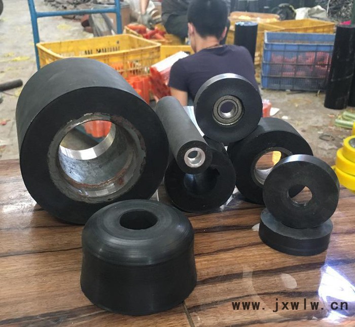 直銷 耐磨拋光機膠輪 鐵芯鋁芯軸承包膠加工 砂帶機橡膠輪