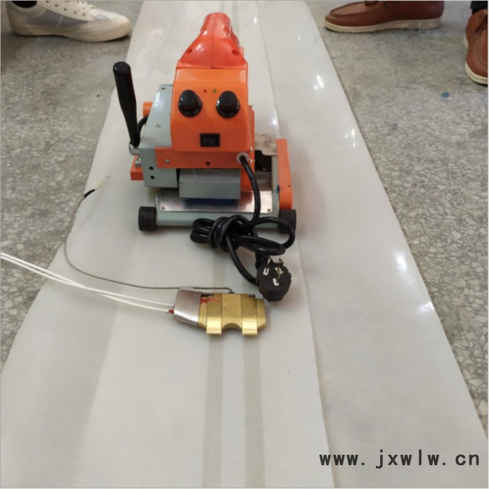 土工膜焊機 調(diào)溫調(diào)速焊接機 廠家供應(yīng) 歡迎詢價 隧道防水板雙軌焊接機