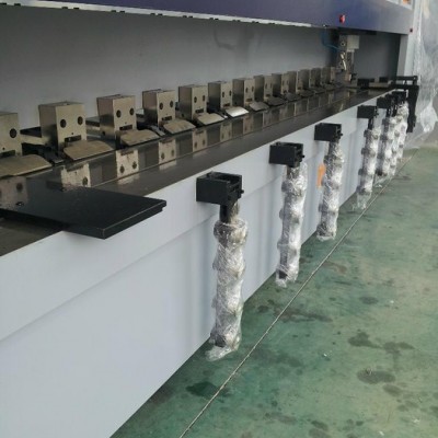 余姚直銷欣琳牌HRK-1500*4000金屬薄板開槽機(jī)、數(shù)控   龍門式開槽機(jī)QQ648776059
