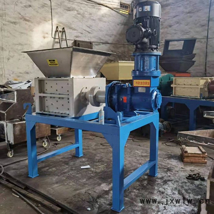 移動(dòng)撕碎機(jī)經(jīng)久耐用 卓泰銷(xiāo)售600型撕碎機(jī)刀線(xiàn)切割