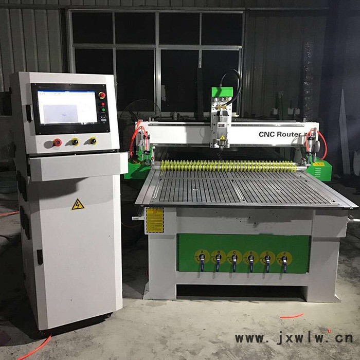 單頭木工開料機(jī) 越隆 標(biāo)配單頭木工雕刻機(jī) 櫥柜門板全屋定制數(shù)控開料機(jī) 速度快