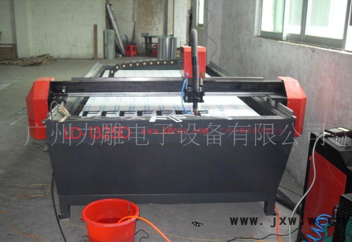 ,手柄控制金屬等離子切割機，高速切割機，高精度1325切割機