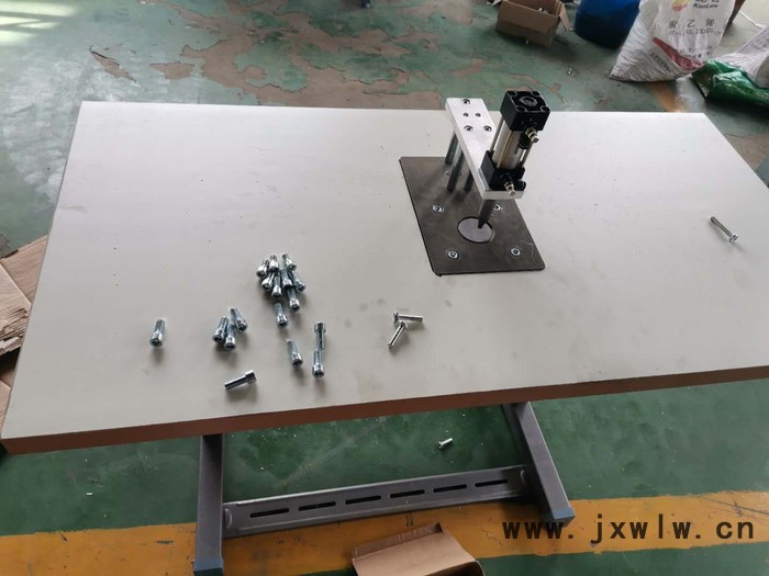 常州龍創(chuàng) 超聲波超聲波焊接機(jī)耳帶焊接設(shè)備半自動(dòng)口罩焊接機(jī)**價(jià)格美麗