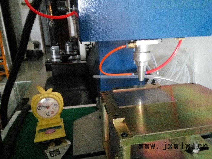 成都VIN打碼機(jī)，發(fā)動(dòng)機(jī)號(hào)打標(biāo)機(jī)，氣動(dòng)打標(biāo)機(jī)，打碼機(jī)**