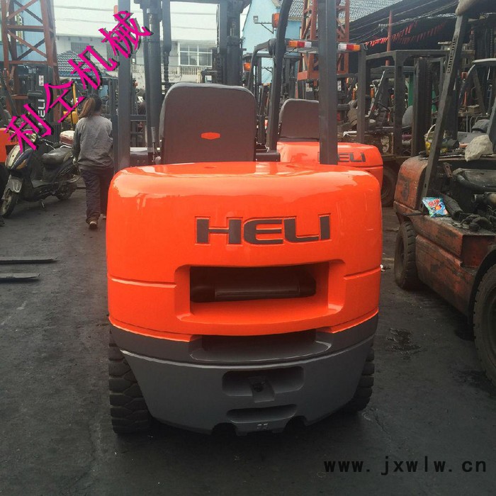 供應揚州二手合力3噸 3.5噸 4噸五十鈴發(fā)動機內(nèi)燃叉車 **特賣