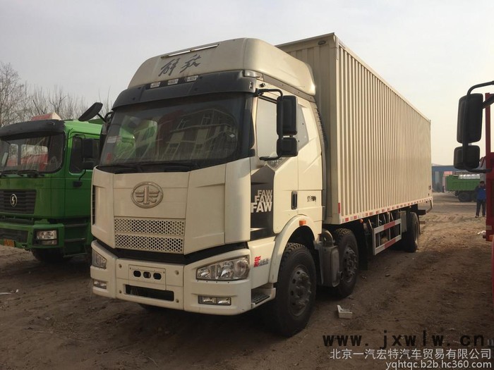 北京解放貨車 J64S店  9.6米廂式貨車 前四后四 道依茨發(fā)動(dòng)機(jī) 240馬力