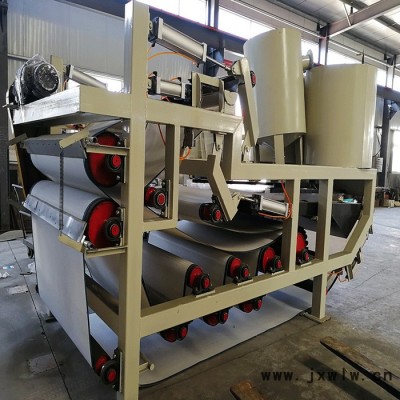 帶式壓濾機(jī)  固液分離設(shè)備  沙場(chǎng)污泥處理設(shè)備廠家  生活污泥處理設(shè)備  工業(yè)污泥處理設(shè)備