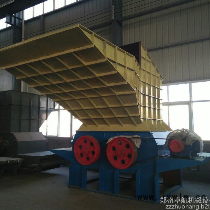 移動(dòng)式樹根原木破碎機(jī) 圓盤式樹疙瘩樹枝粉碎機(jī) 竹竿粉碎設(shè)備
