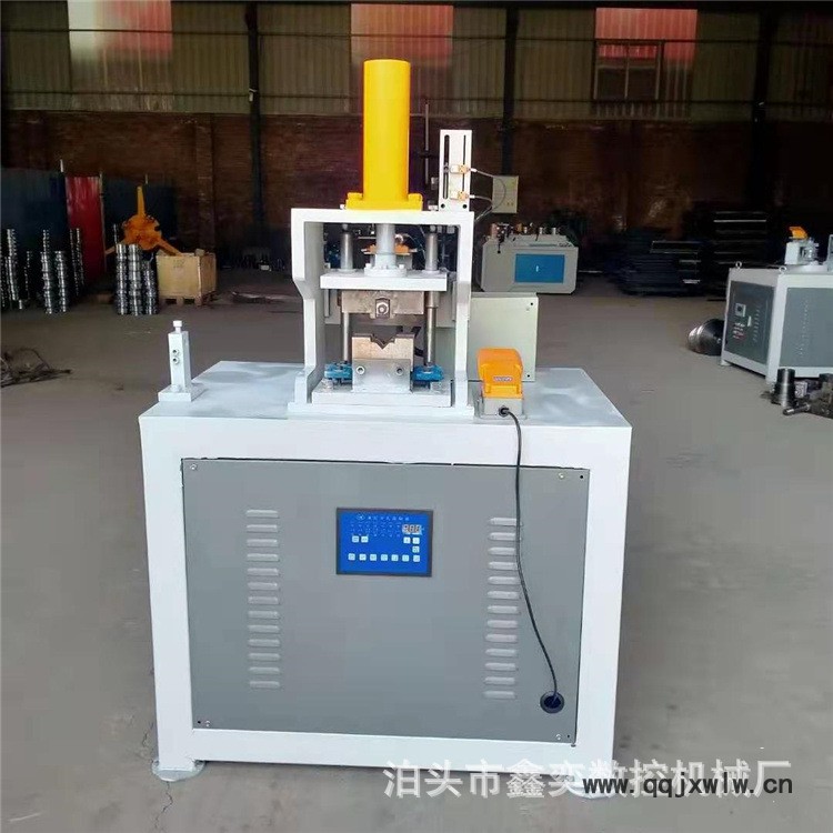 半自動沖角機
